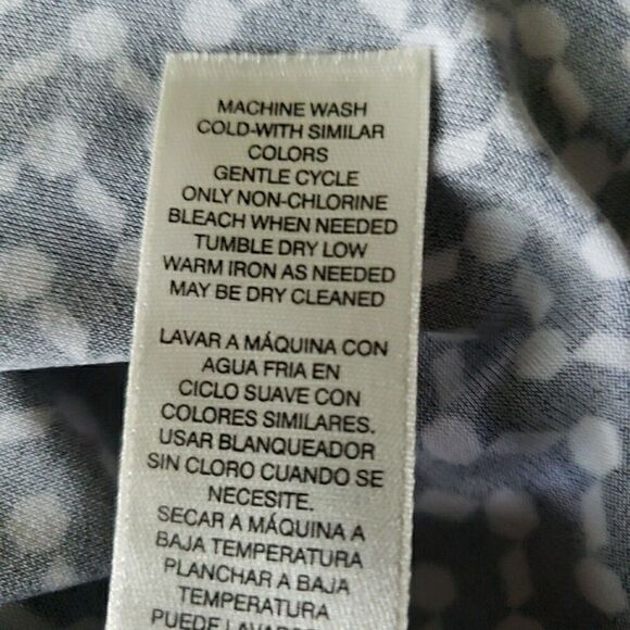 Chico's Geometric Print Cold Shoulder Blouse Top Short Sleeve Knit Size 2 US L - Picture 5 of 10